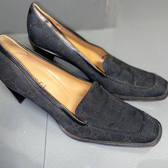 Authentic Signature Gucci Heels - Picture 4 of 5